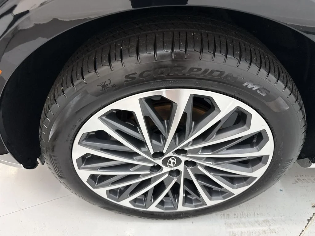 Used 2026 Abyss Black Hyundai Calligraphy image 35