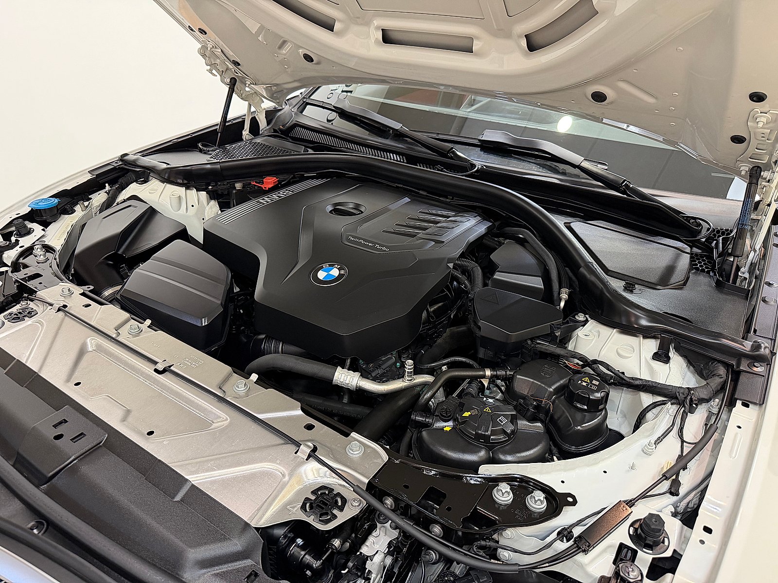 Used 2024  BMW  image 27