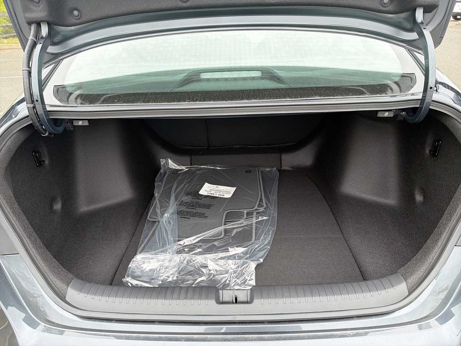 New 2026 Meteorite Gray Metallic Honda SE image 32