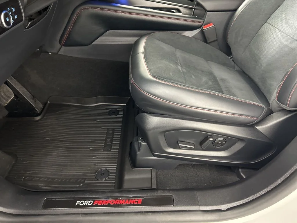 2025 Ford Explorer ST - Photo 27