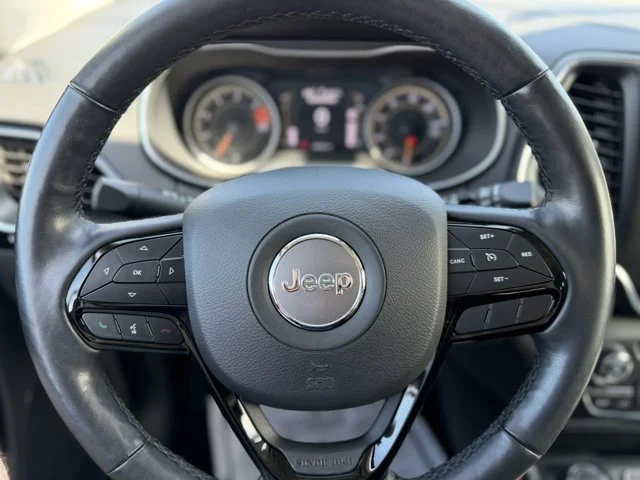 Used 2021 Spitfire Orange Clearcoat Jeep Altitude image 12