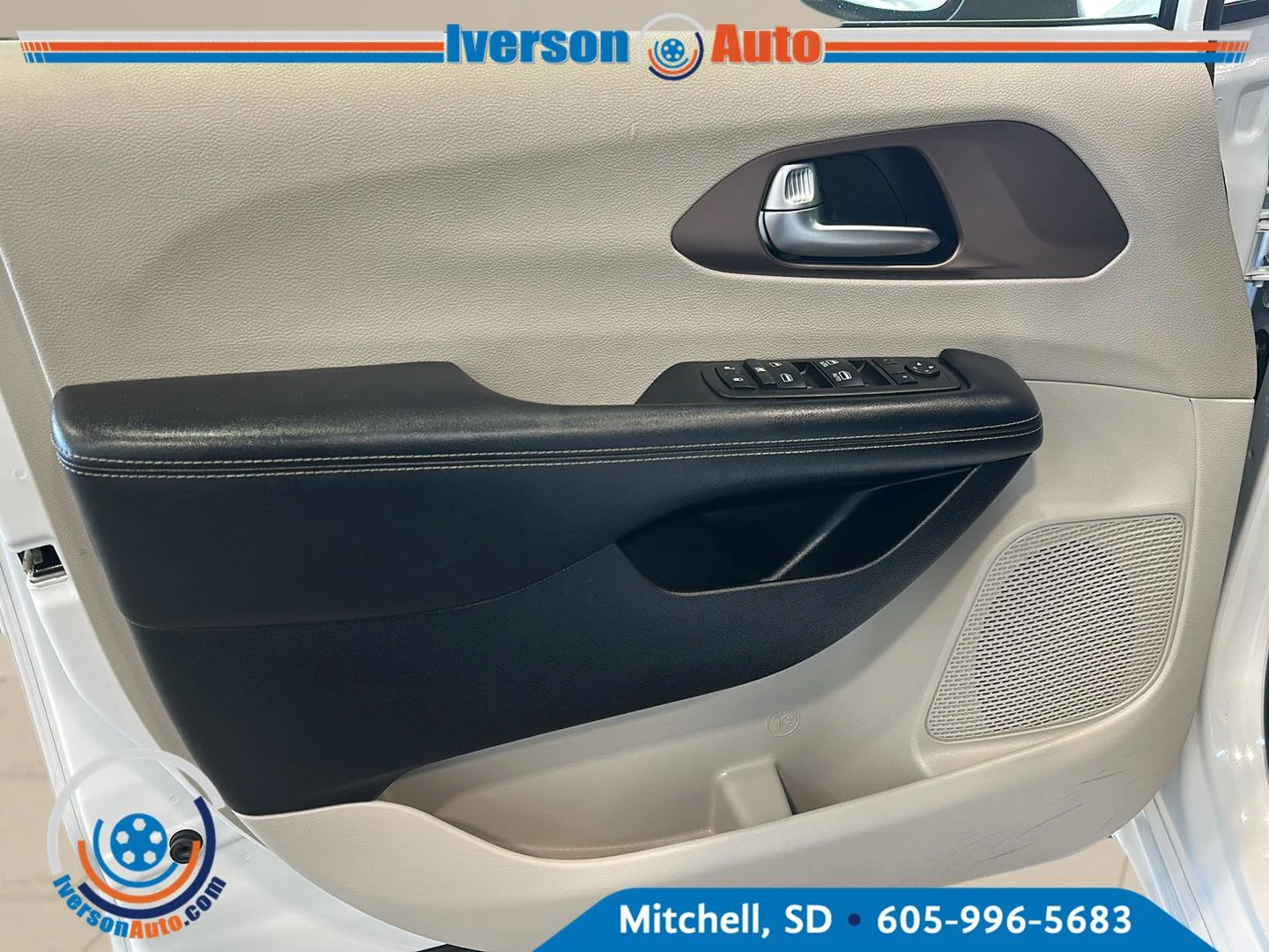 Used 2023 Bright White Clearcoat Chrysler LX image 13