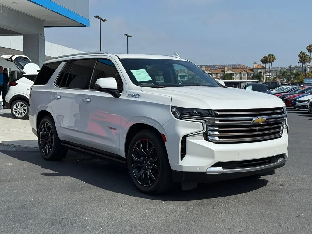 Used 2023 Iridescent Pearl Tricoat Chevrolet High Country image 5