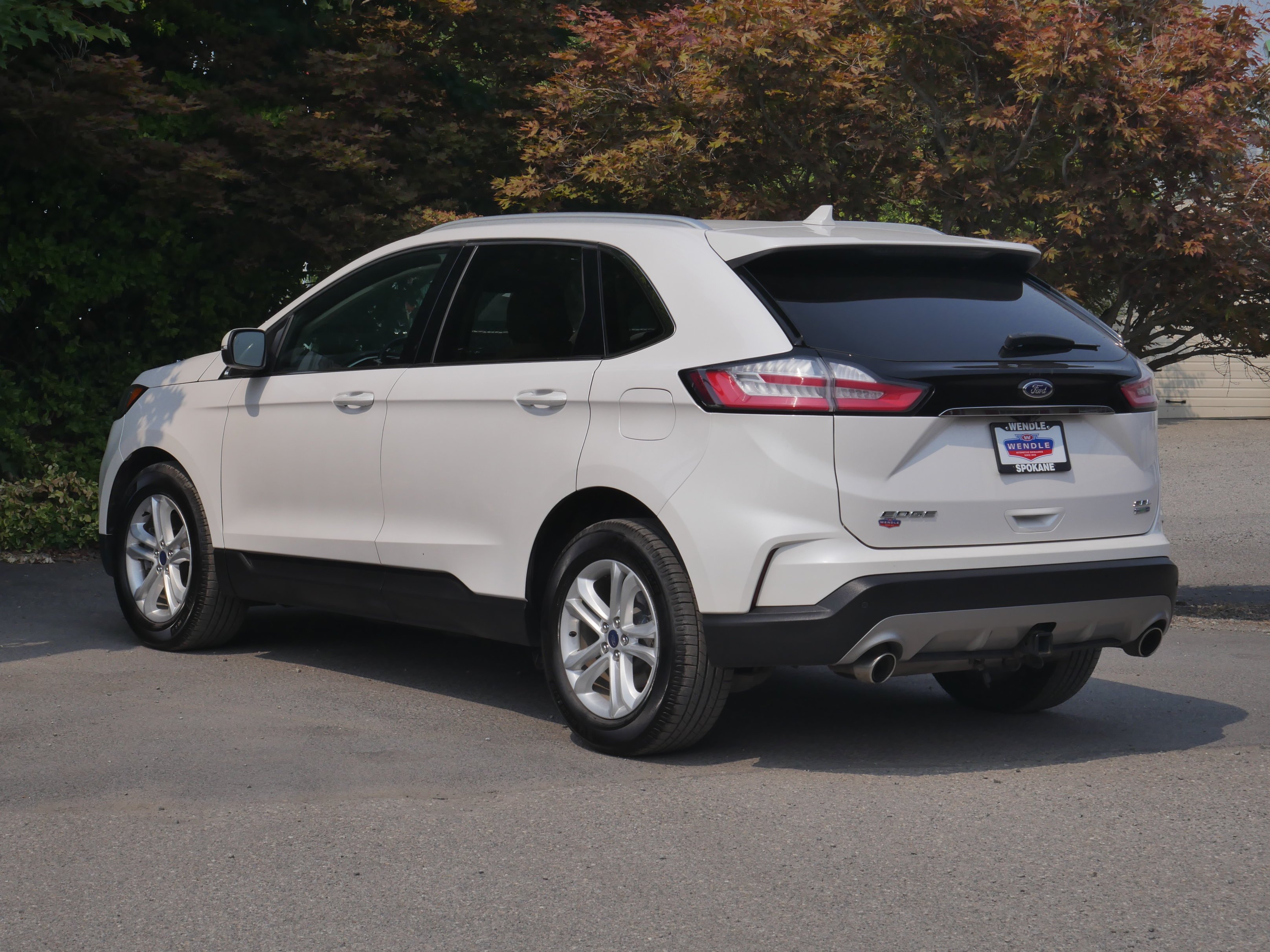 Used 2019 White Platinum Clearcoat Metallic Ford SEL image 17