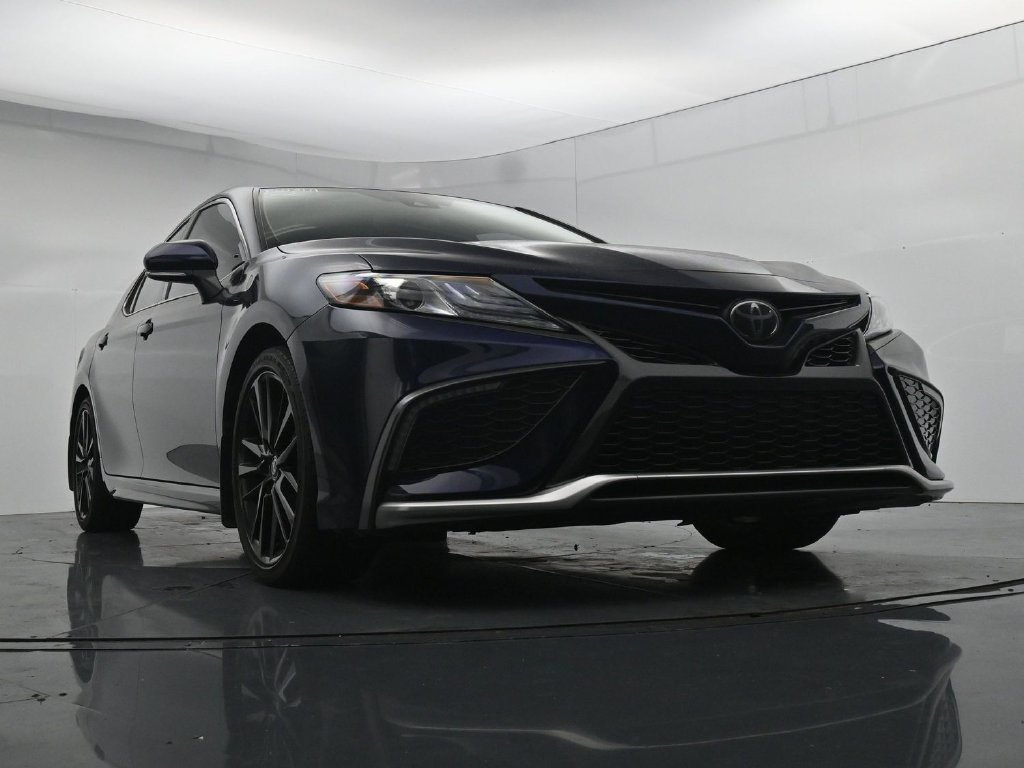 Used 2022  Toyota XSE image 18