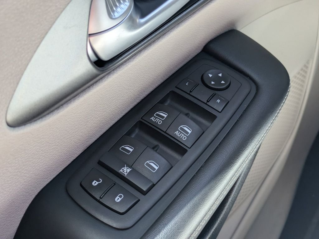 2024 Chrysler Pacifica Touring L - Photo 28
