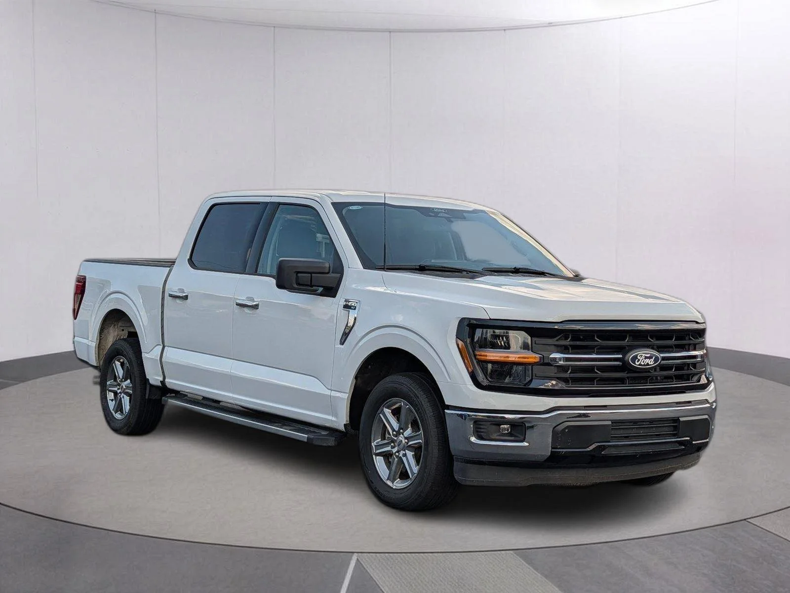 Used 2025 Oxford White Ford XLT image 8