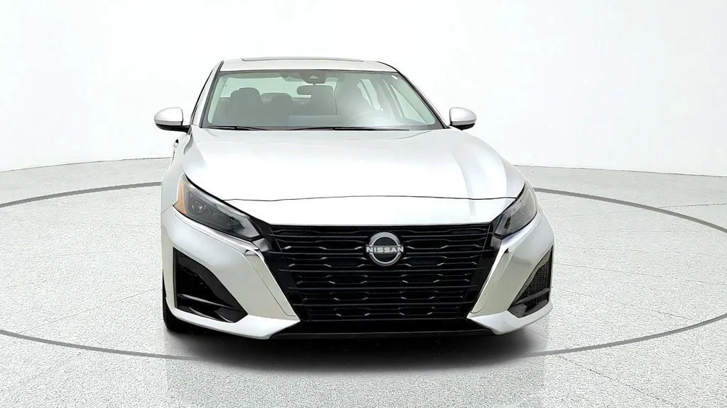 Used 2023 Brilliant Silver Metallic Nissan 2.5 SV Sedan image 2