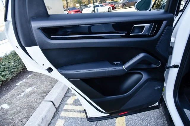 2023 Porsche Cayenne Base - Photo 18
