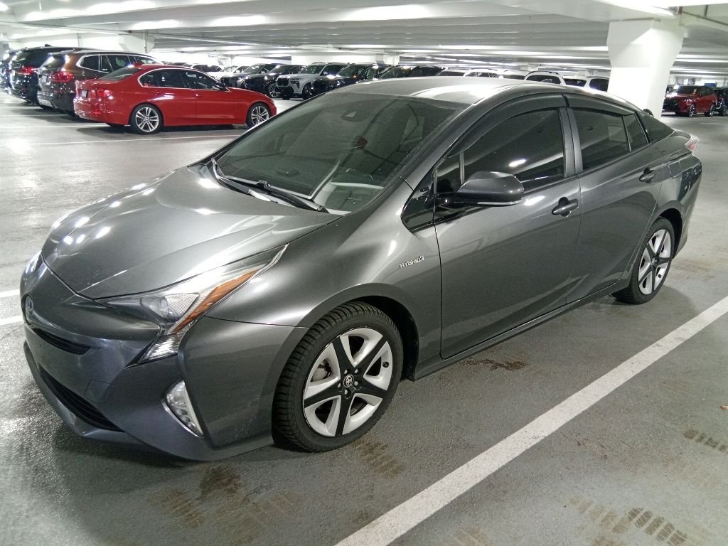 2016 Toyota Prius Three's photo