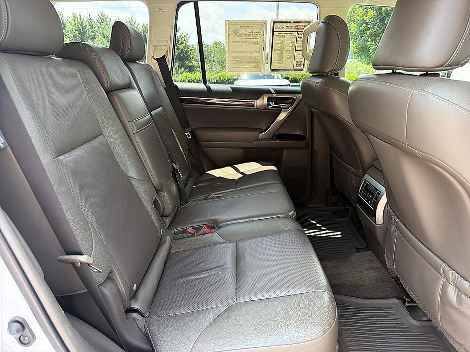 Used 2015 Starfire Pearl Lexus 460 image 20