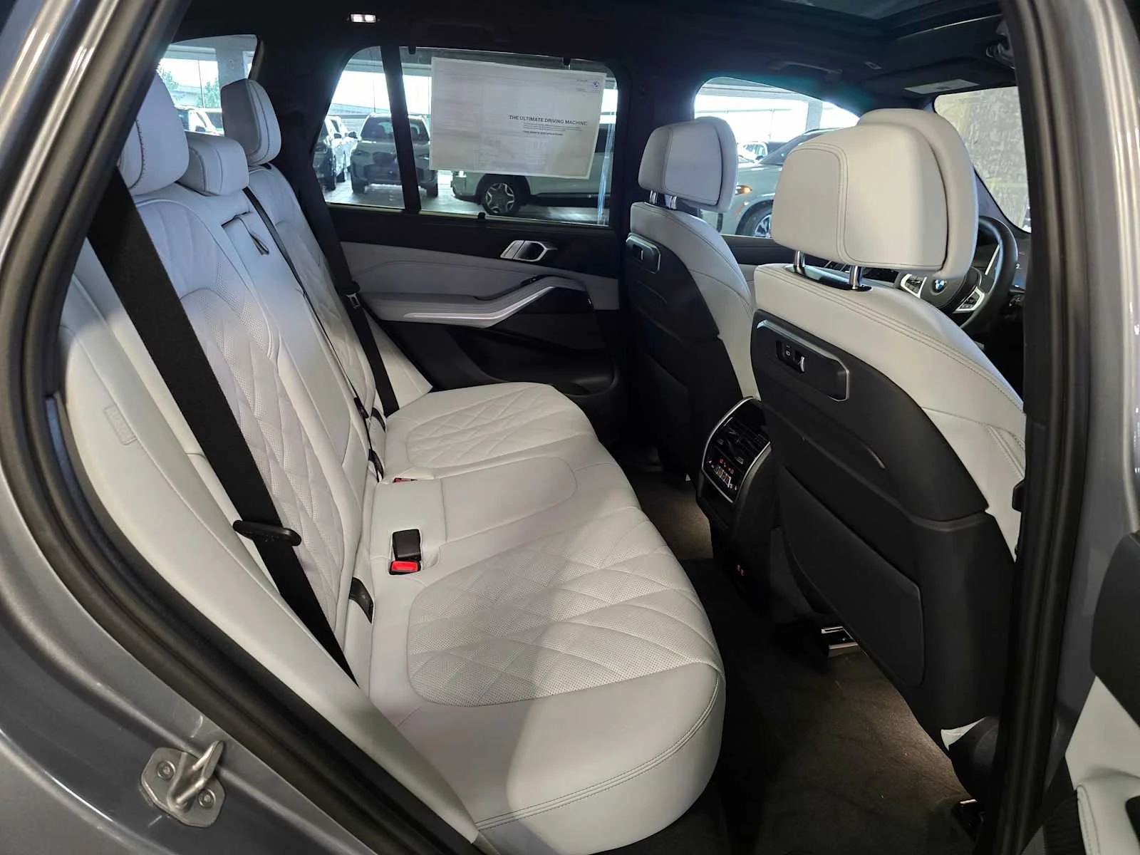 New 2026 Skyscraper Grey Metallic BMW M60i image 31