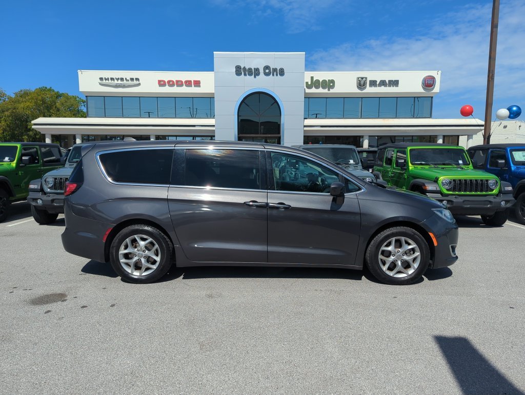 Used 2019 Gray Chrysler Touring Plus image 7