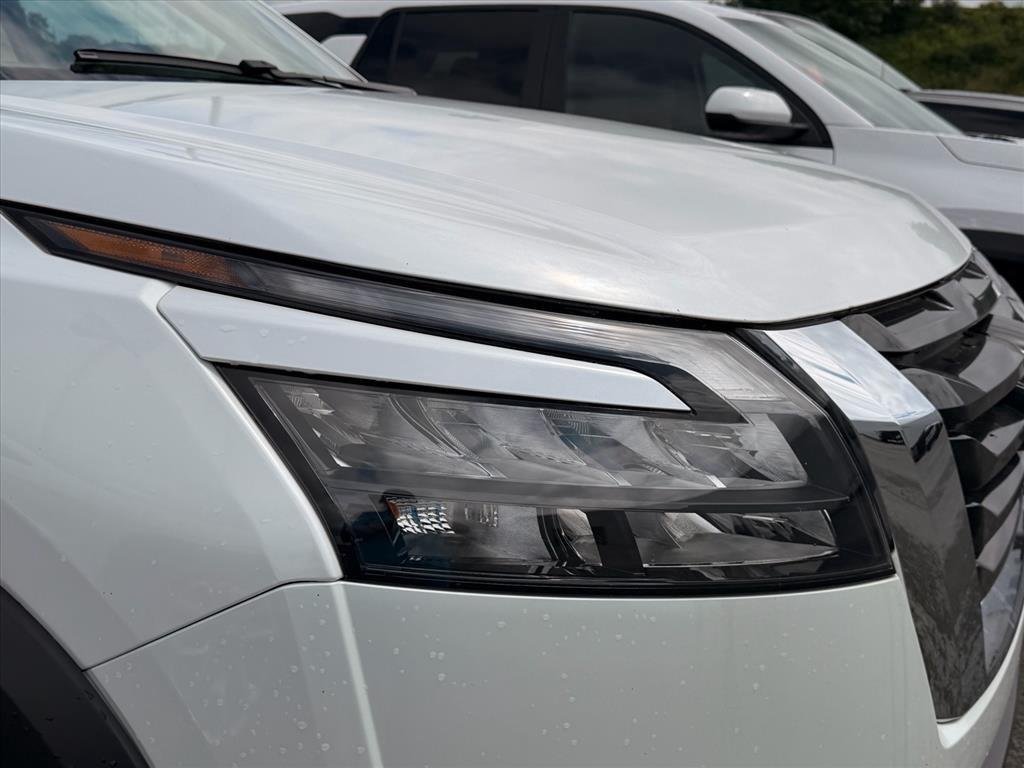 Used 2025 Everest White Pearl Tricoat Nissan Platinum image 15