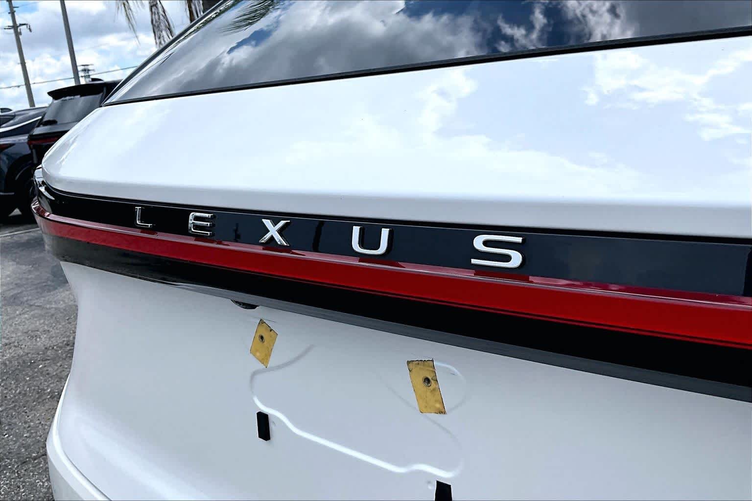 Used 2024 Eminent White Pearl Lexus Premium image 31