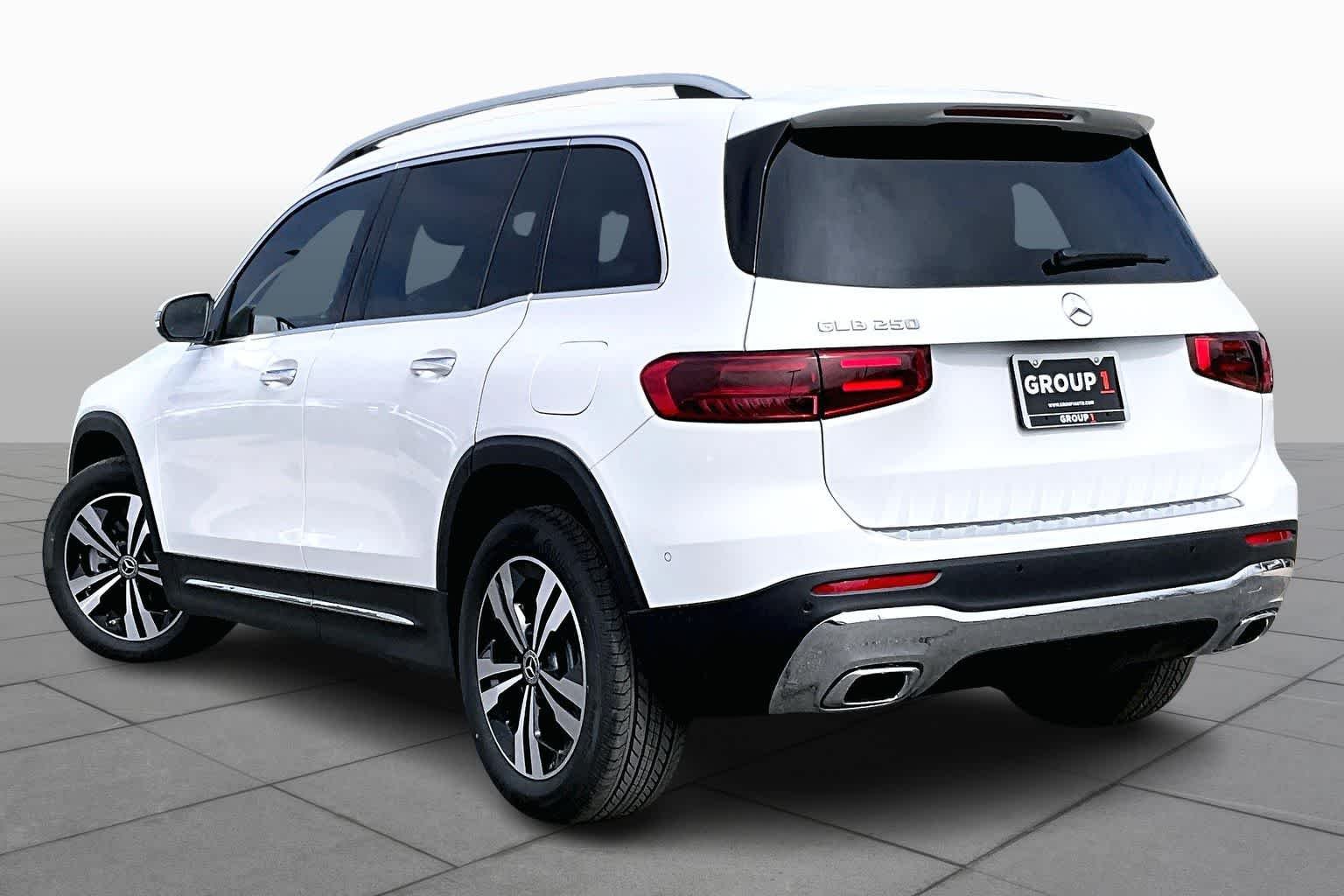 New 2026 Polar White Mercedes-Benz GLB 250 image 4