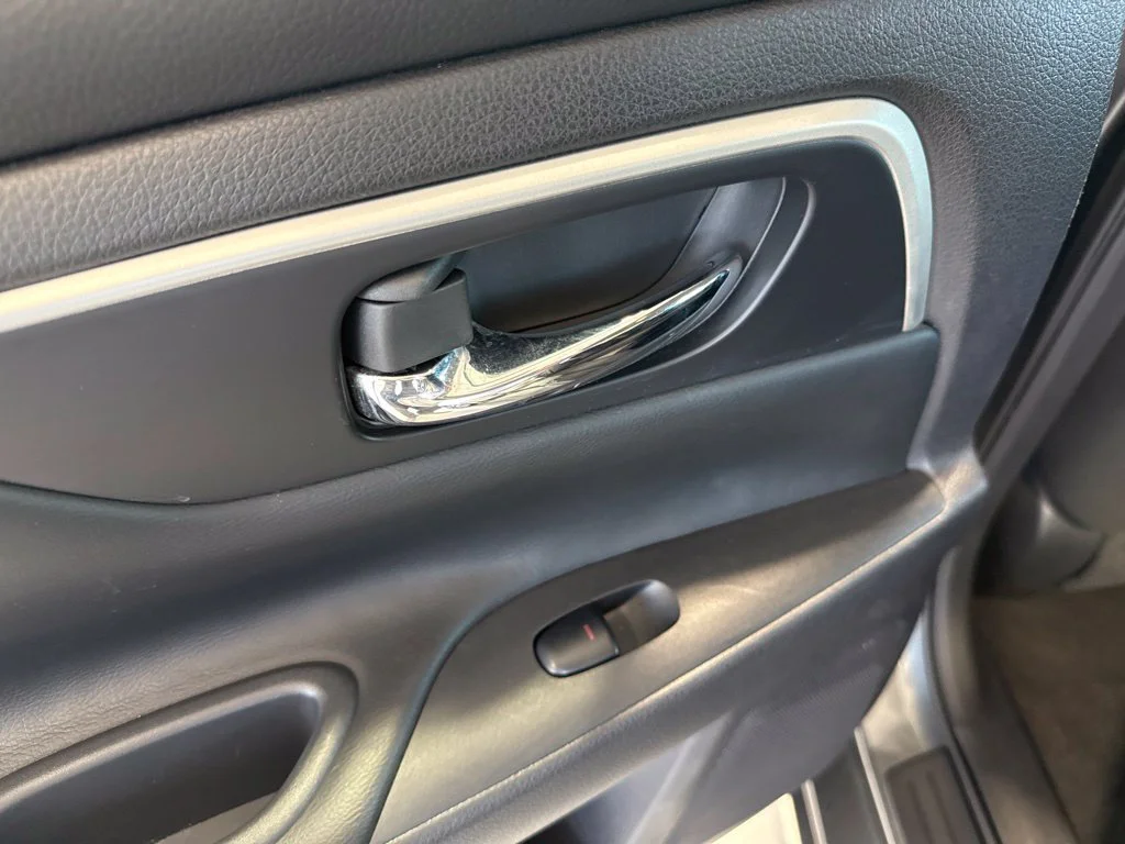 Used 2018 Gray Nissan 2.5 SV image 16