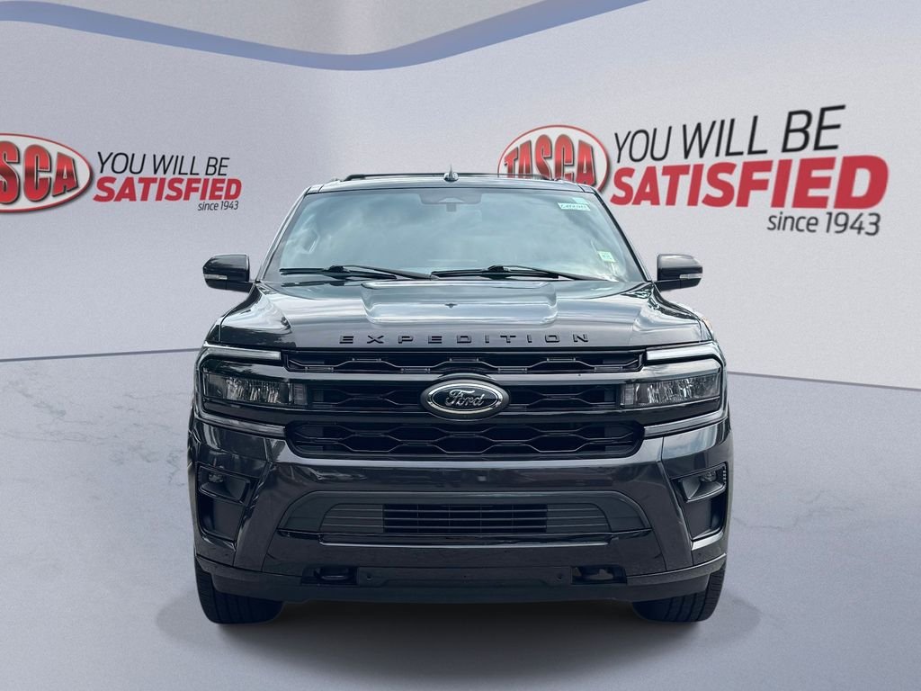 Used 2022  Ford Limited image 2