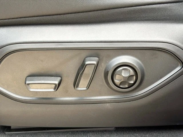 New 2026 Silver Zynith Exterior Paint Jeep Limited image 22