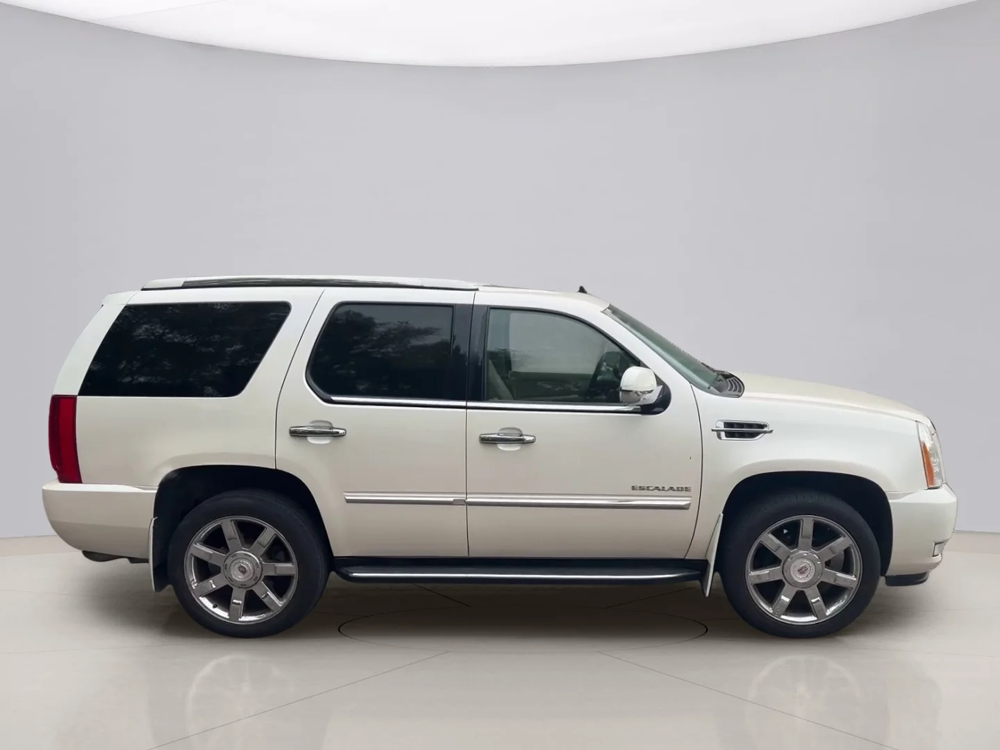 Used 2012 White Cadillac LUXURY image 4