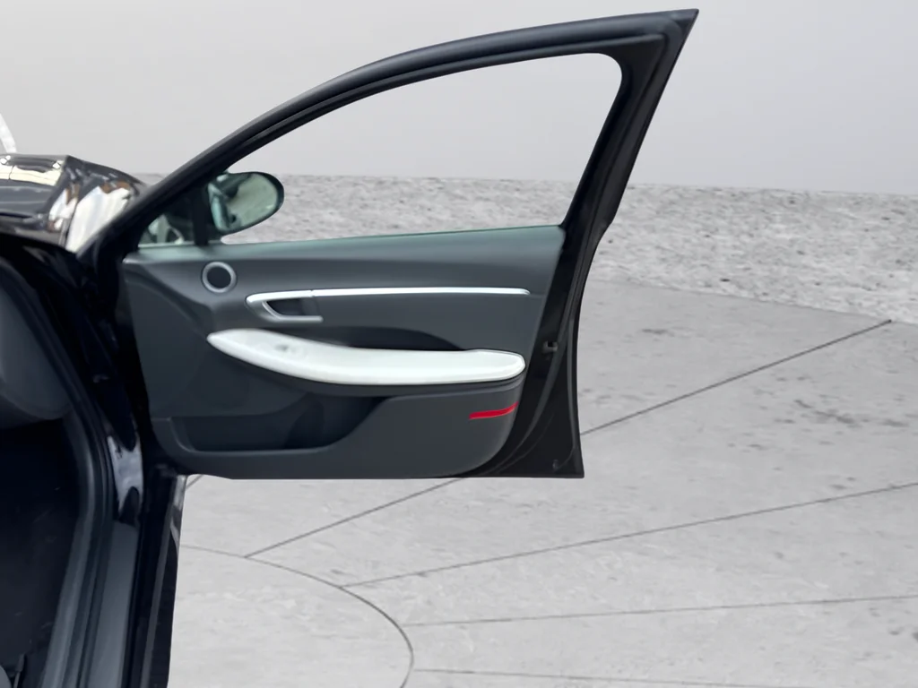 Used 2025 Abyss Black Hyundai SEL image 39