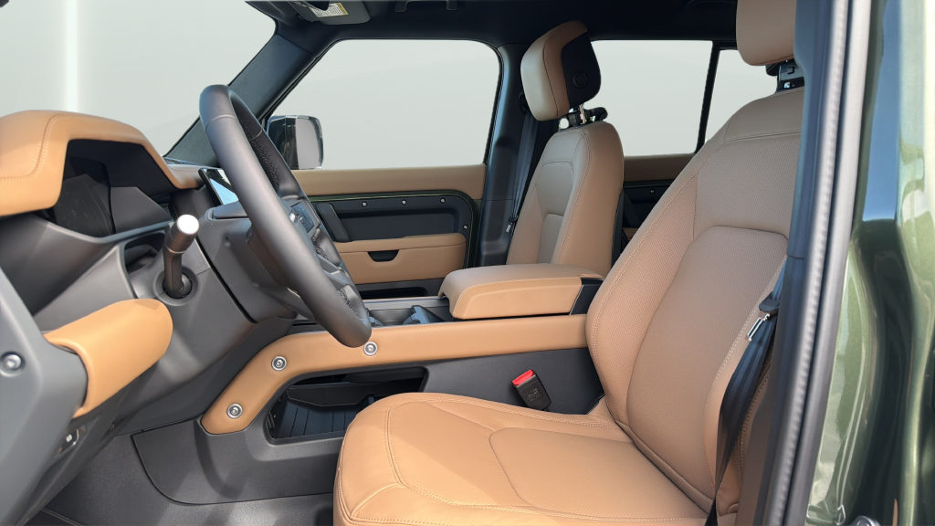 New 2026 Woolstone Green Land Rover X-Dynamic SE image 17