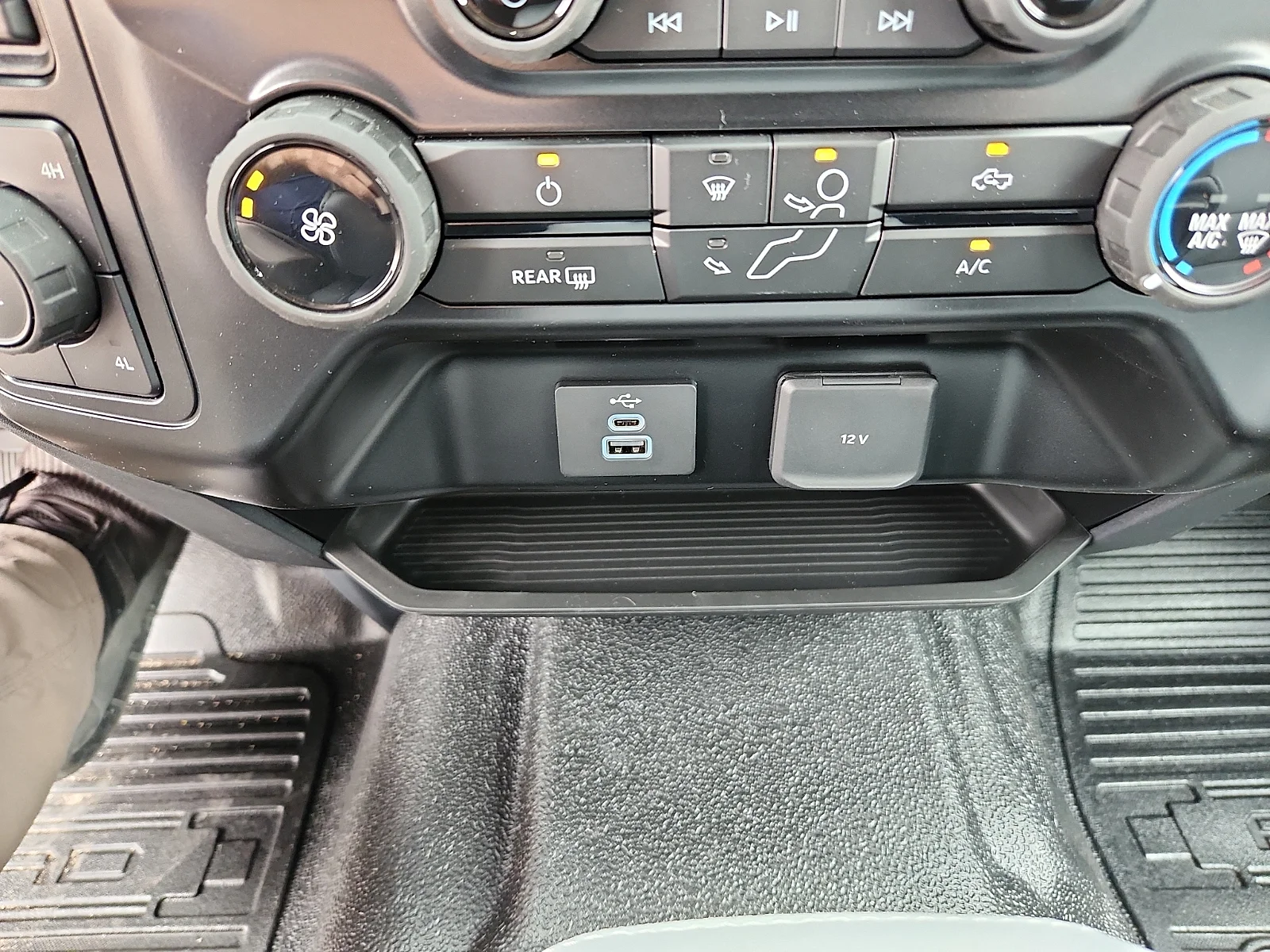 New 2026 Oxford White Ford XL image 24