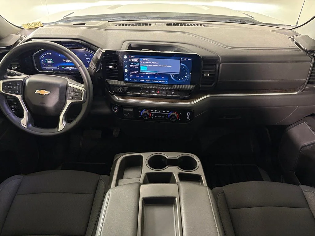 Used 2022 White Chevrolet LT image 35