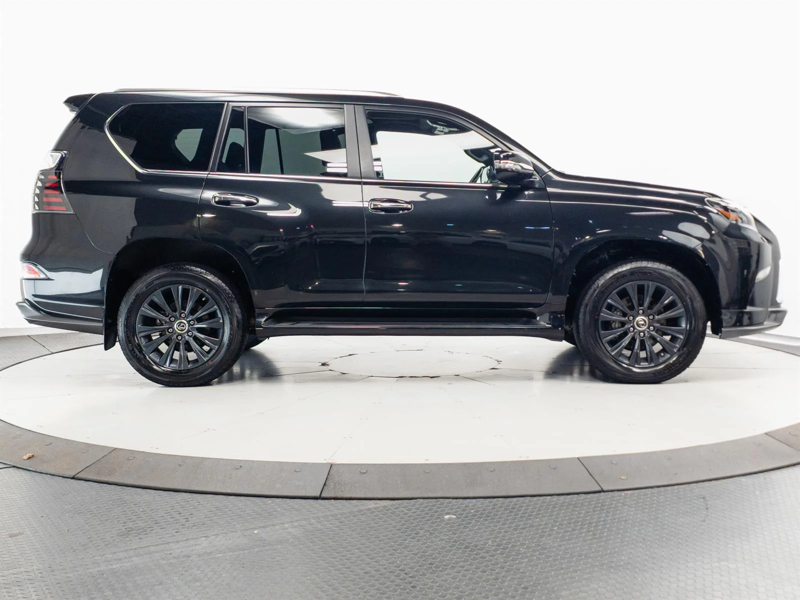 Used 2023 Black Lexus 460 image 14