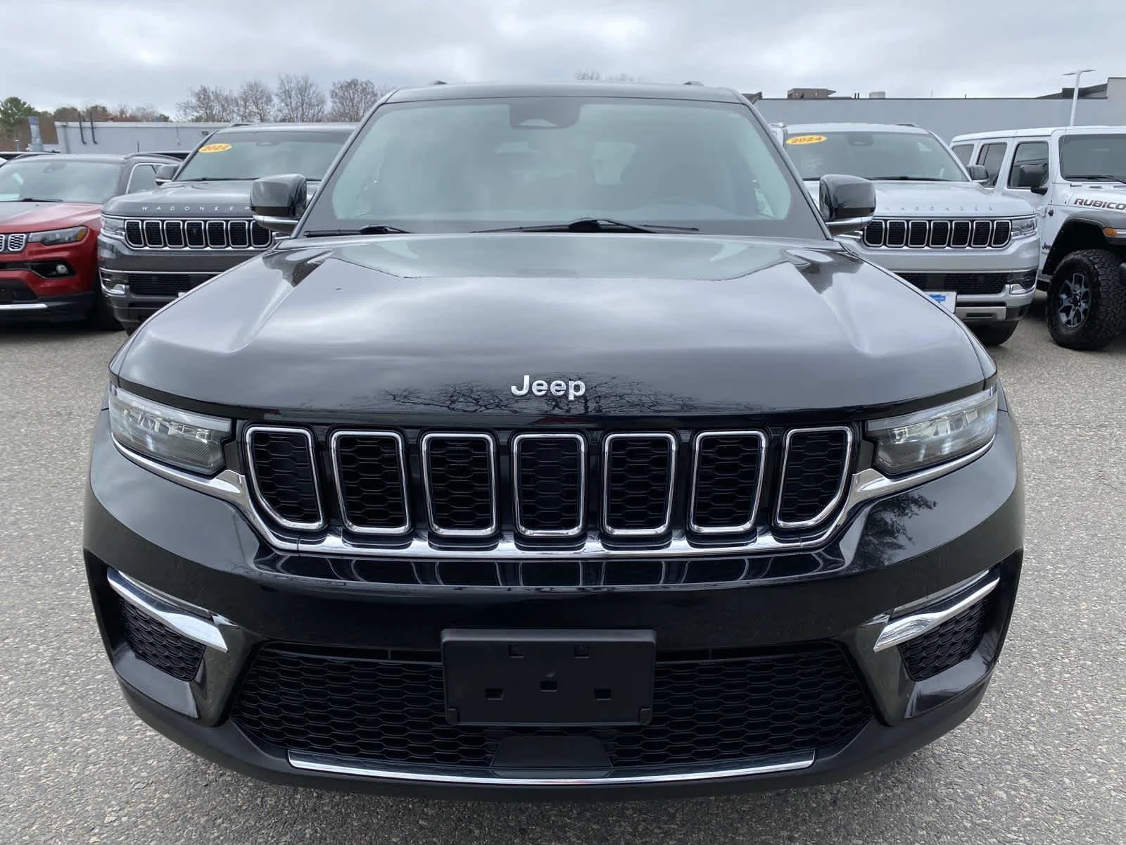 Certified Used 2023 Diamond Black Crystal Pearlcoat Jeep Limited image 10