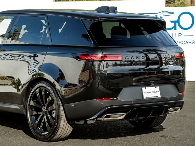 New 2026 Santorini Black LAND ROVER SE image 10