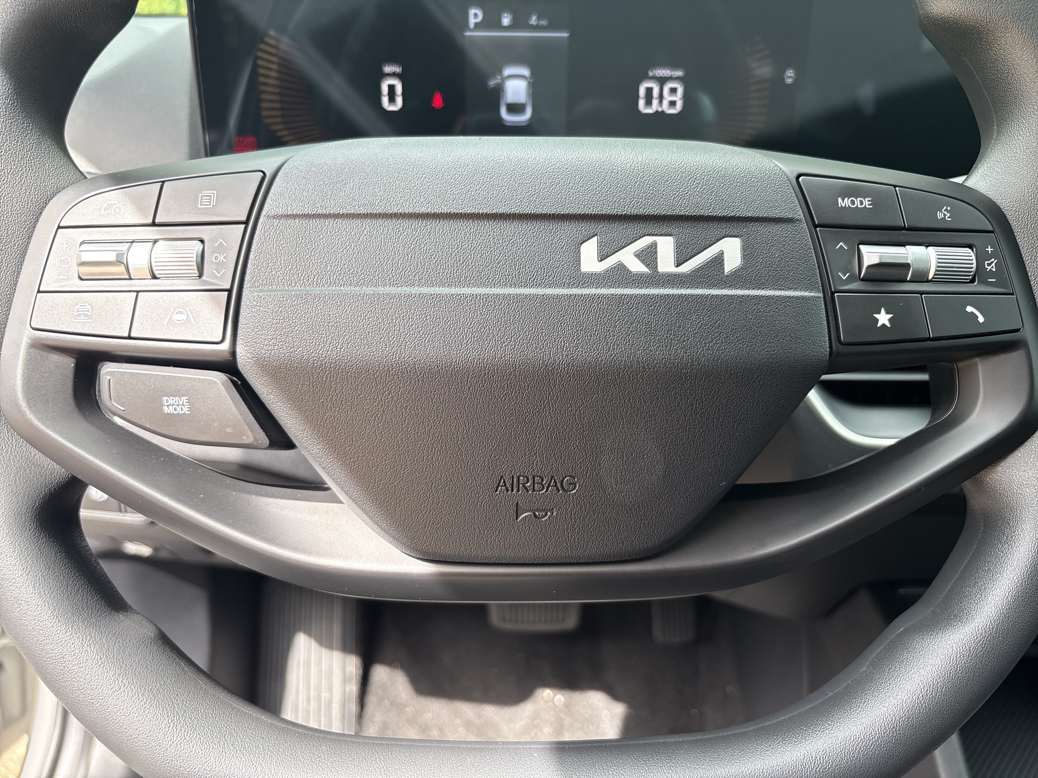 New 2026 Snow White Pearl Kia LXS image 17