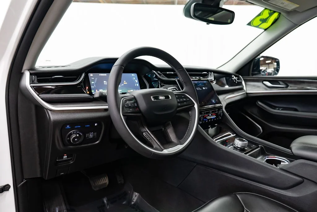 Used 2023 White Jeep 4xe image 27