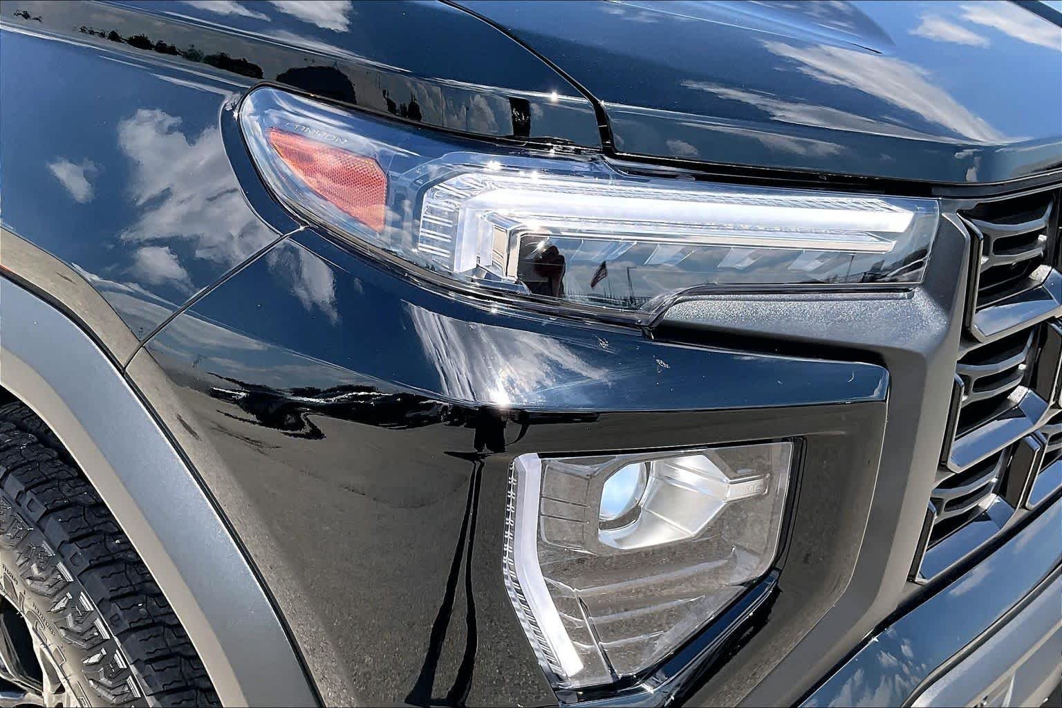 Used 2025 Onyx Black GMC 2WD Elevation image 27