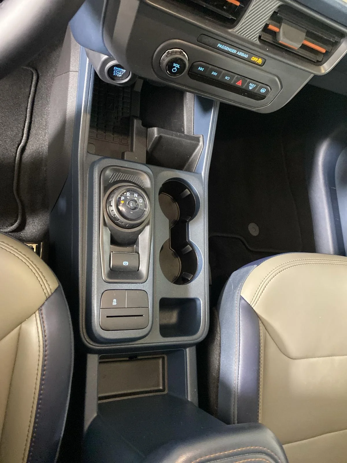 Used 2025 Azure Gray Metallic Ford LARIAT image 23