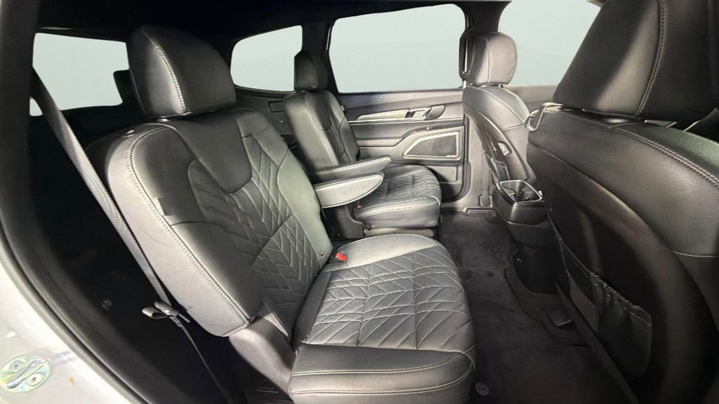 Used 2025 White Kia EX X-Line image 32