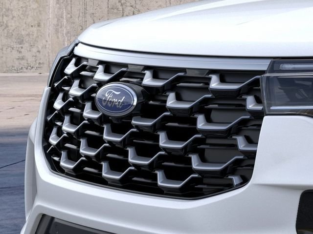 New 2026 Star White Metallic Tri-Coat Ford Platinum™ image 18