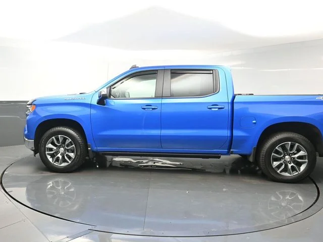 Used 2025 Blue Chevrolet LT image 4