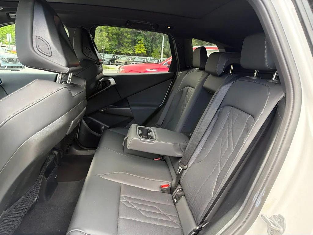 Used 2025 Alpine White BMW 30 xDrive image 26
