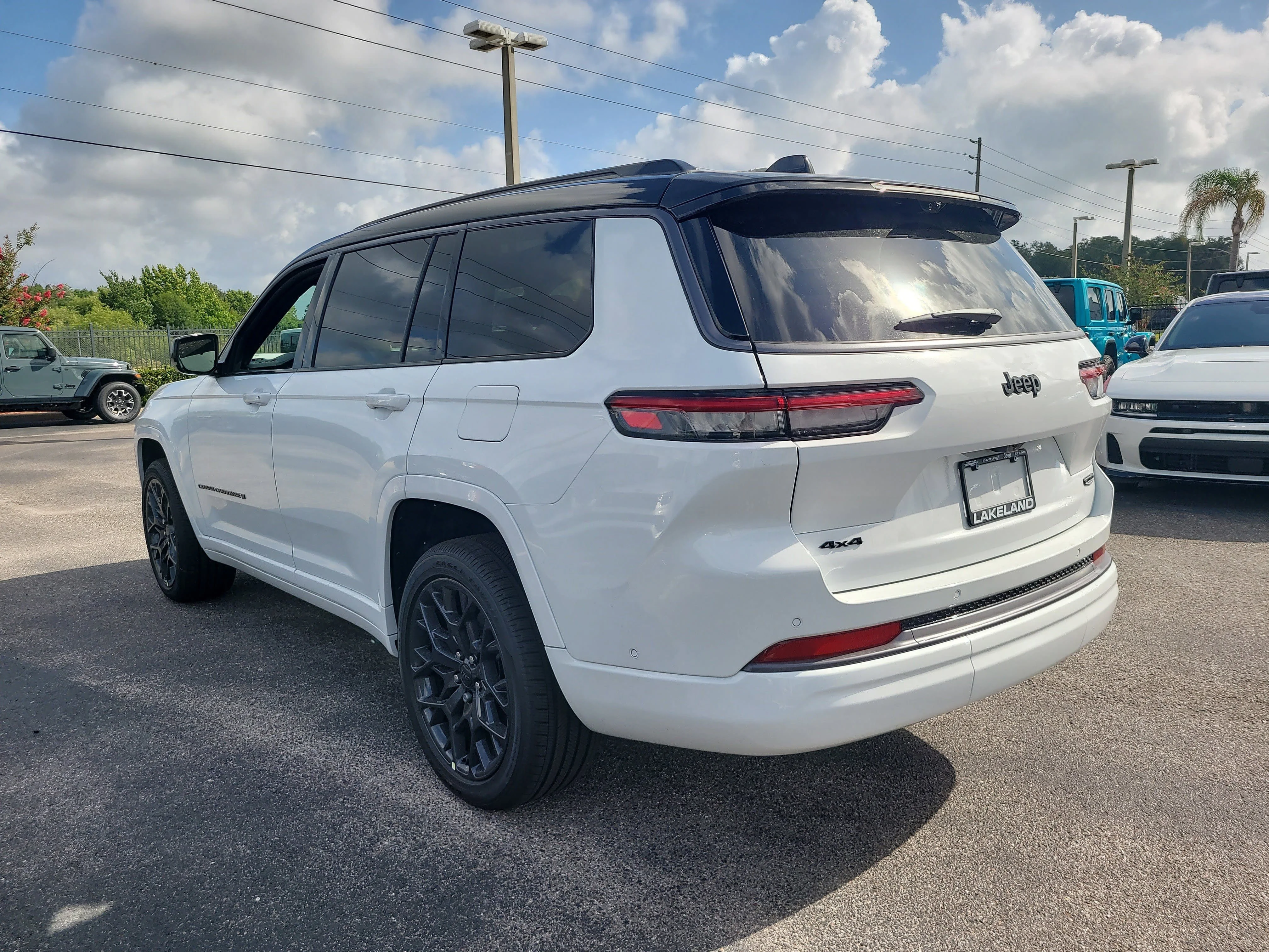 New 2026 Bright White Clearcoat Jeep Summit image 8