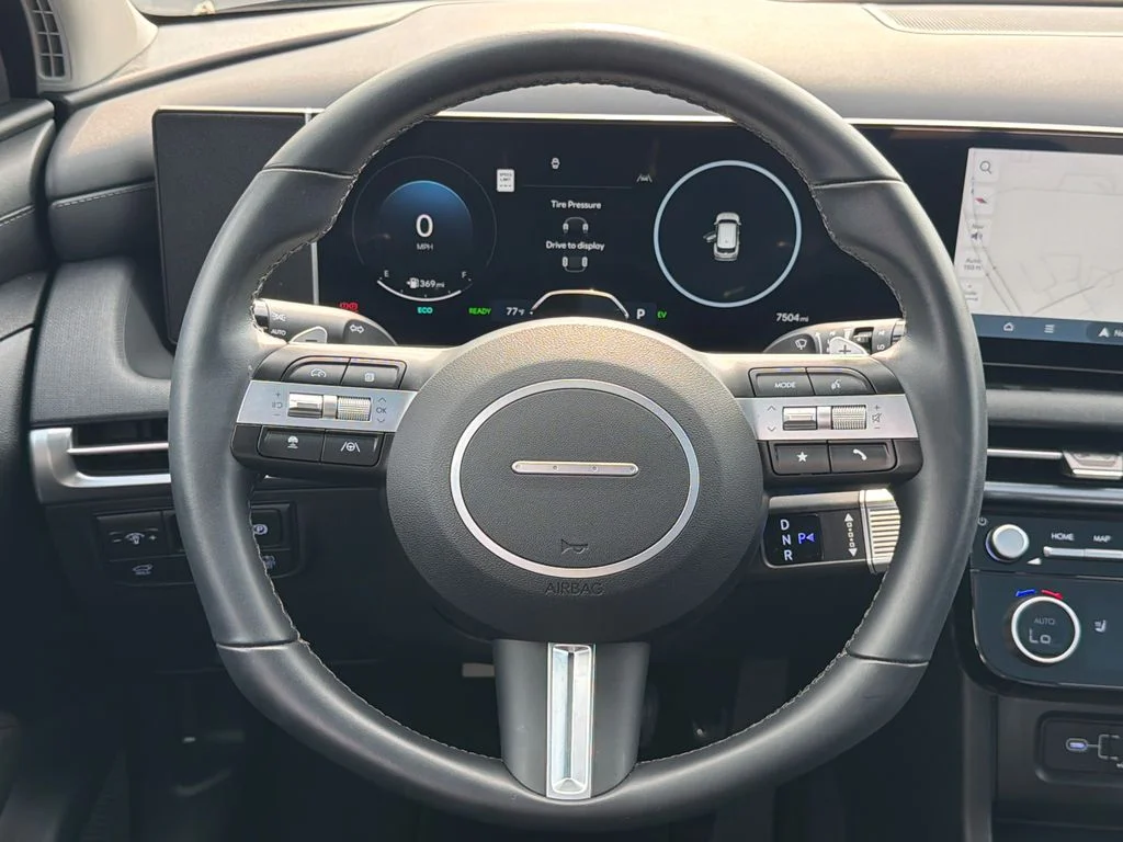Used 2025 Gray Hyundai SEL Convenience image 24