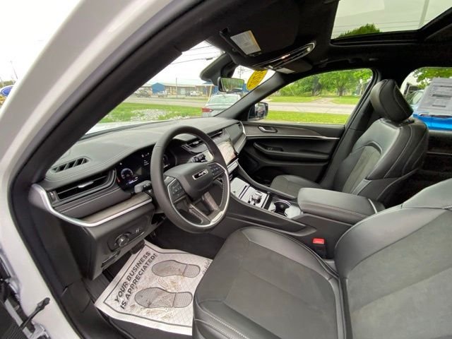 New 2026 White Jeep Altitude image 17