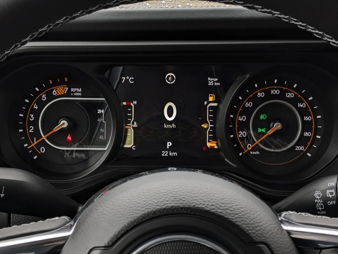 New 2025 White Jeep Sahara - - 4x4 - McKinley Leather Seats - Technology Grp - Safety Grp - Alpine Prem Audio & More! image 17