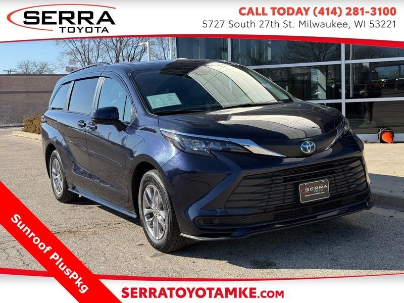 2025 Toyota Sienna LE