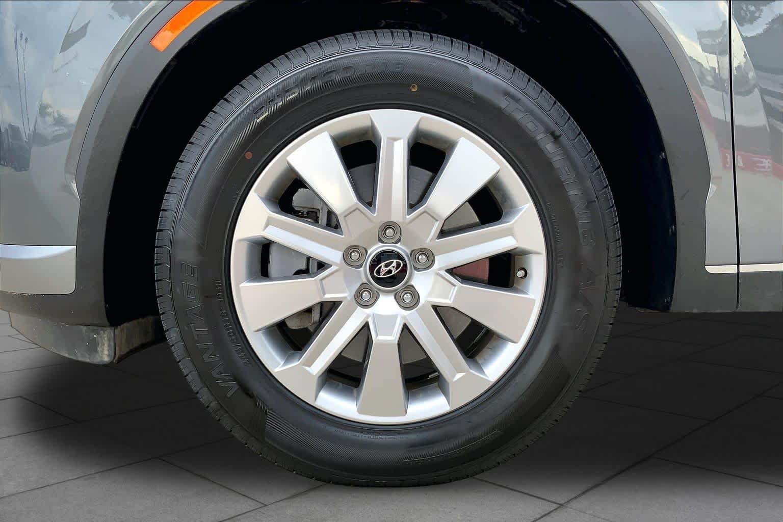 Certified Used 2025 Steel Graphite Hyundai SEL image 10
