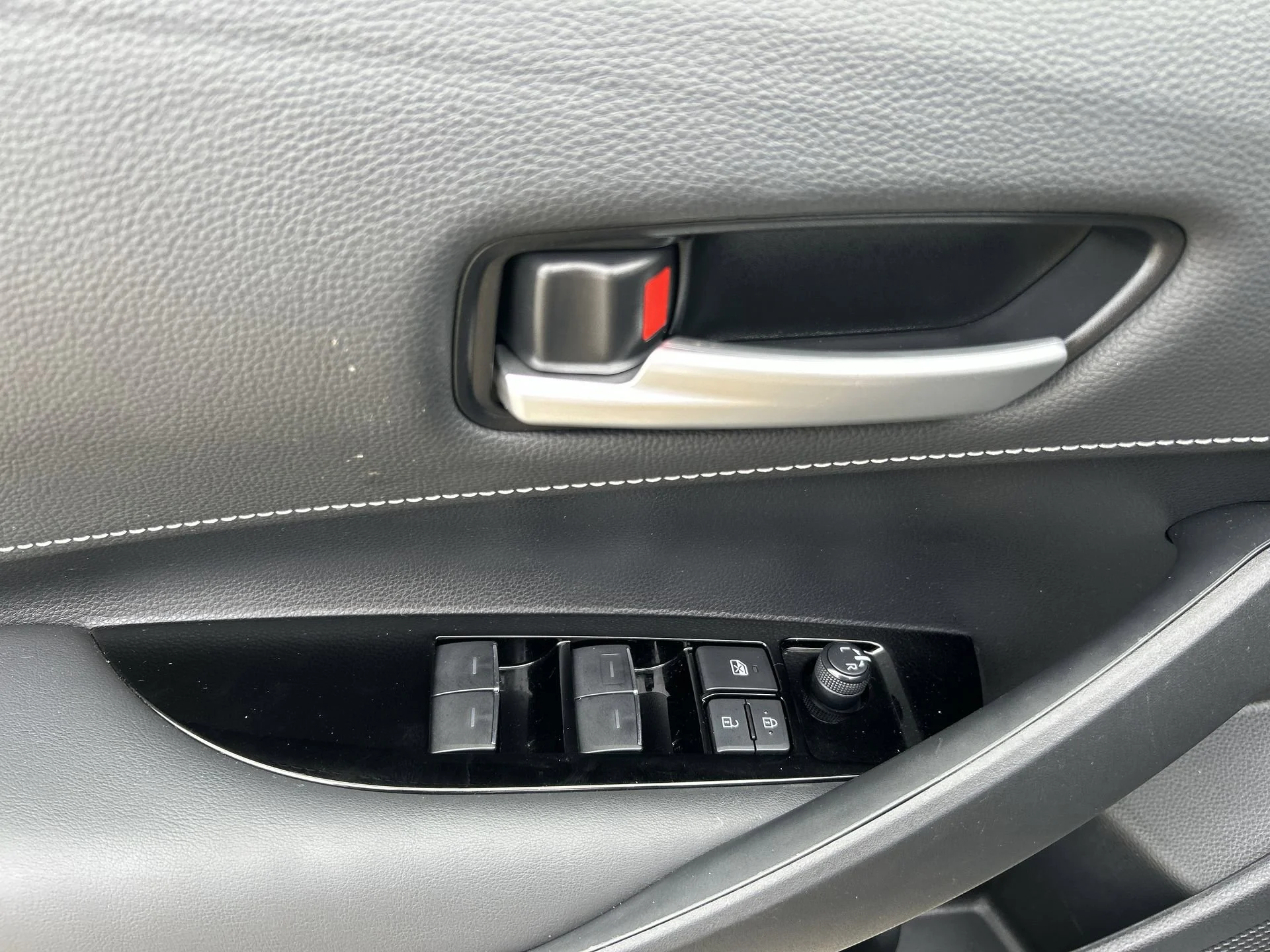 Used 2022 Magnetic Gray Metallic Toyota SE image 15