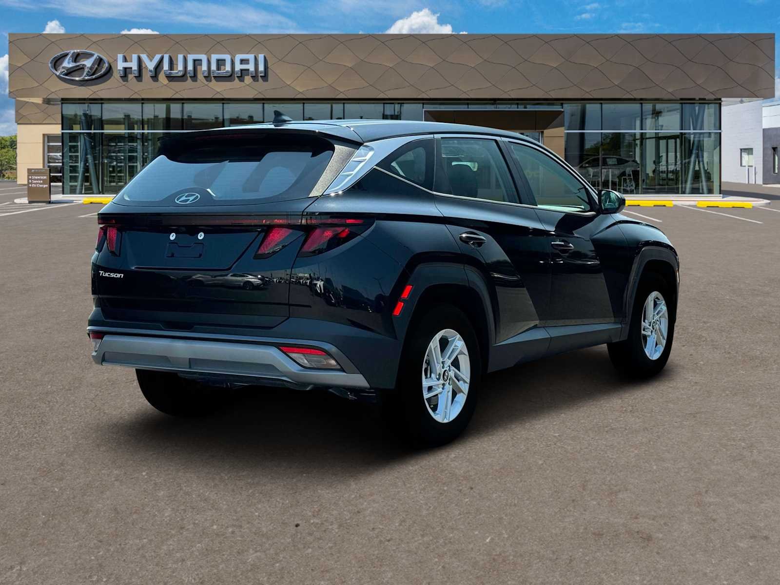 Used 2025 Phantom Black Hyundai SE image 7