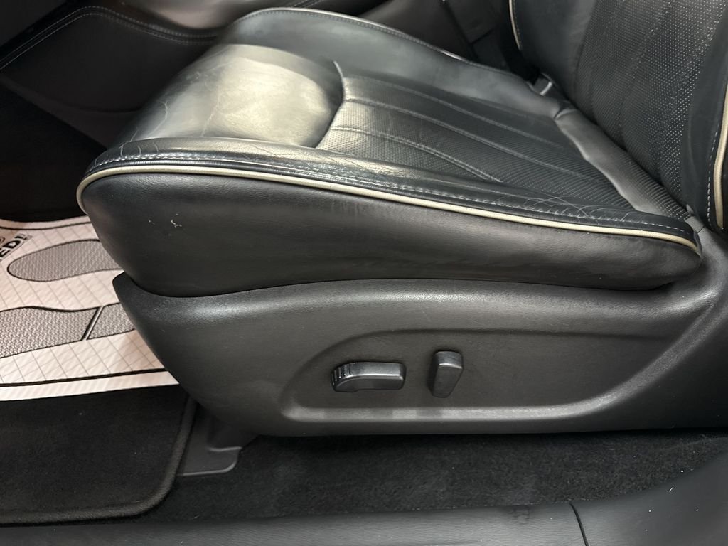 Used 2016 Graphite Shadow INFINITI Base image 13