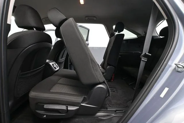 2023 Kia Sorento LX - Photo 38