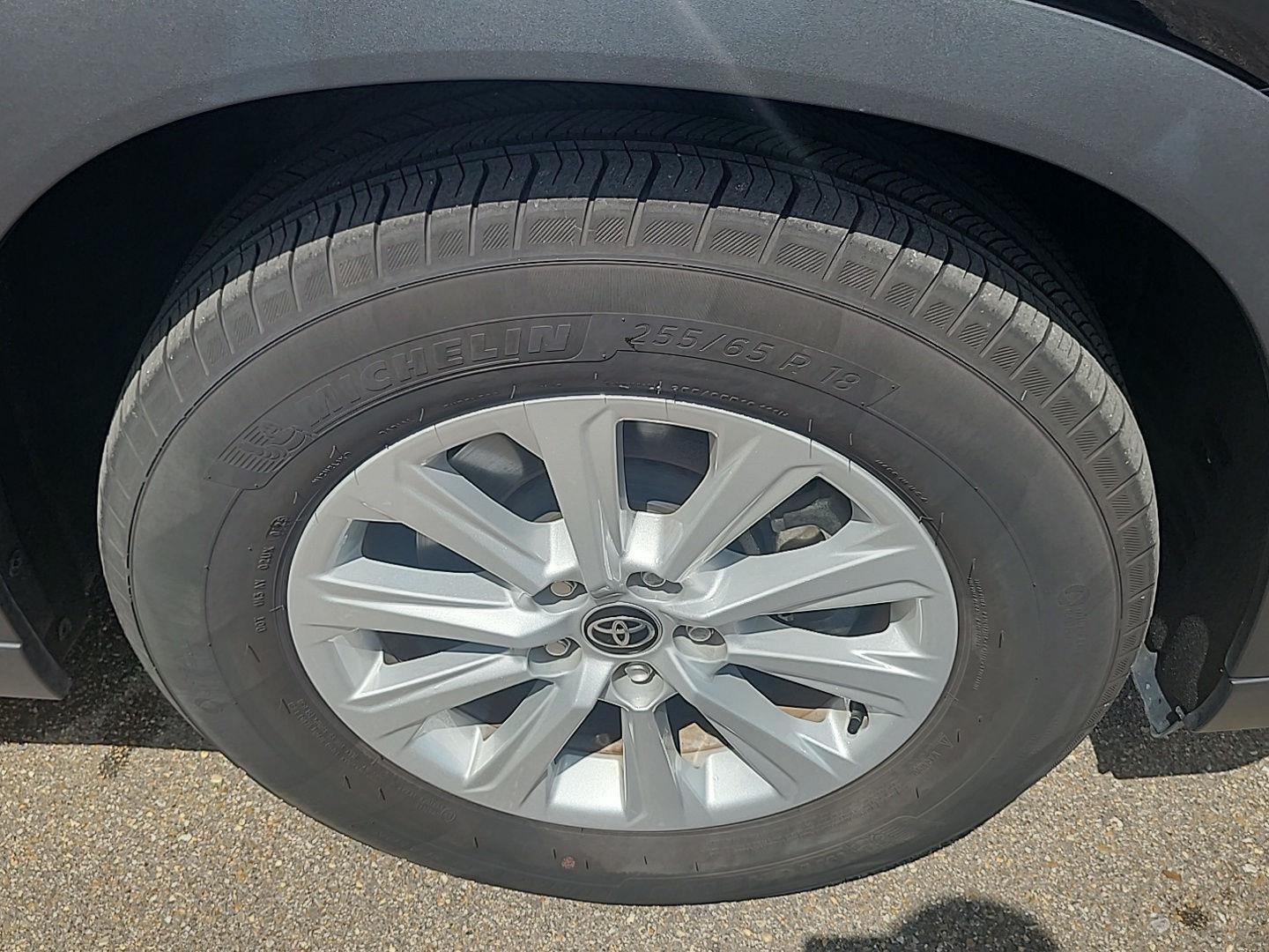 Used 2025 Midnight Black Metallic Toyota XLE image 20
